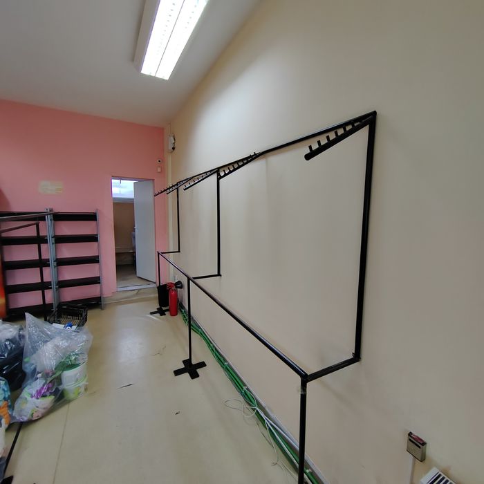 Suport pentru umerașe (metalic)