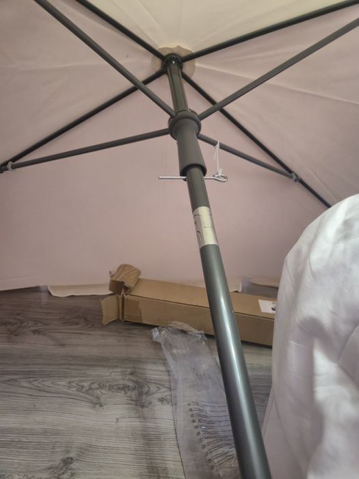 Голям размер 2.х 1,30м. чадър за тераса ,градина ,заведение,плаж с чупещо се рамо