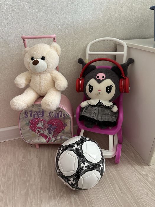 Ойыншықтар сатылады.