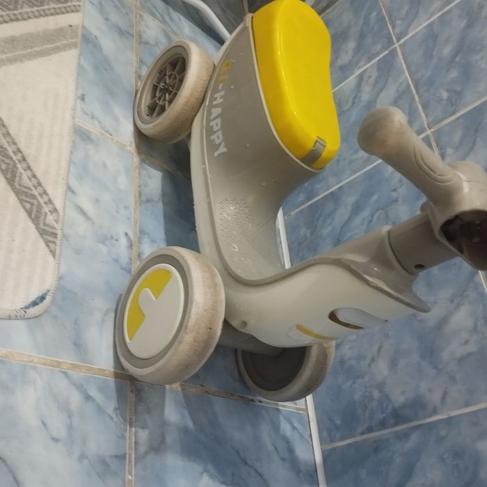 Продам детскую машинку недорого