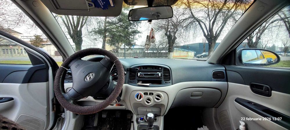 Hyundai Accent MC 1.4 DOHC GL+ 4DR M/T STD