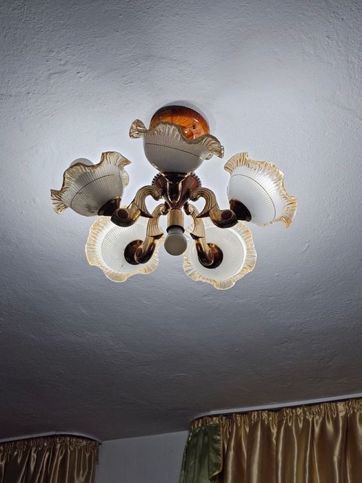 Продам      люстры