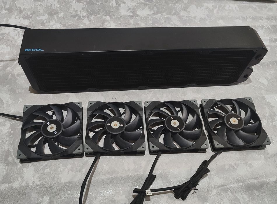 Alphacool Nexxxos monsta 560mm + 4xTt-1425 (радиатор и кулеры)
