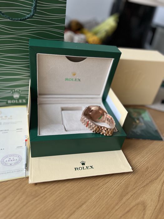 Rolex Day-Date Rose Gold 36 mm - дамски модел.