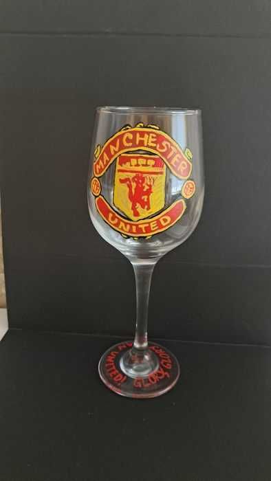 Подаръчен комплект ръчно изработени чаши със стойка за чаши и бутилка