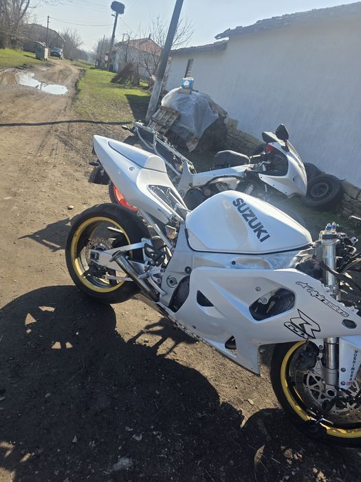 Продавам Suzuki GSXR 750 2003 и Suzuki GSXR 600 2002