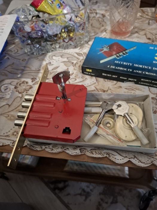 Замок дверной италия