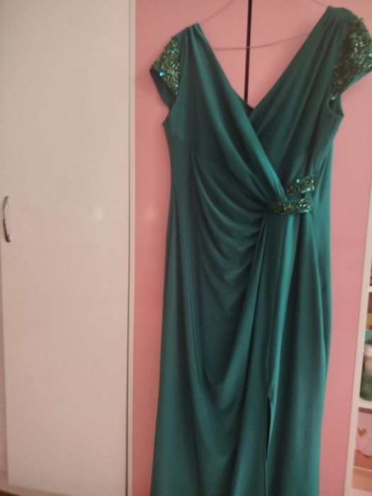 Чисто нова официална рокля