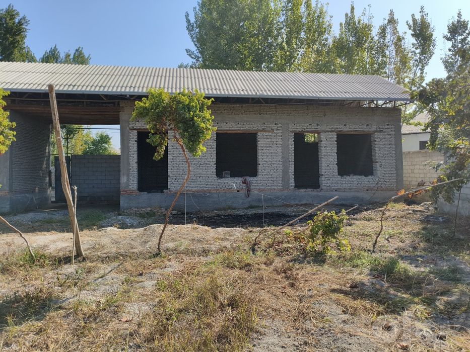 Ховли уй сотилади
