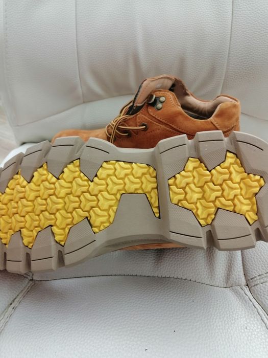 Продам ботинки. Новые. В ОТС