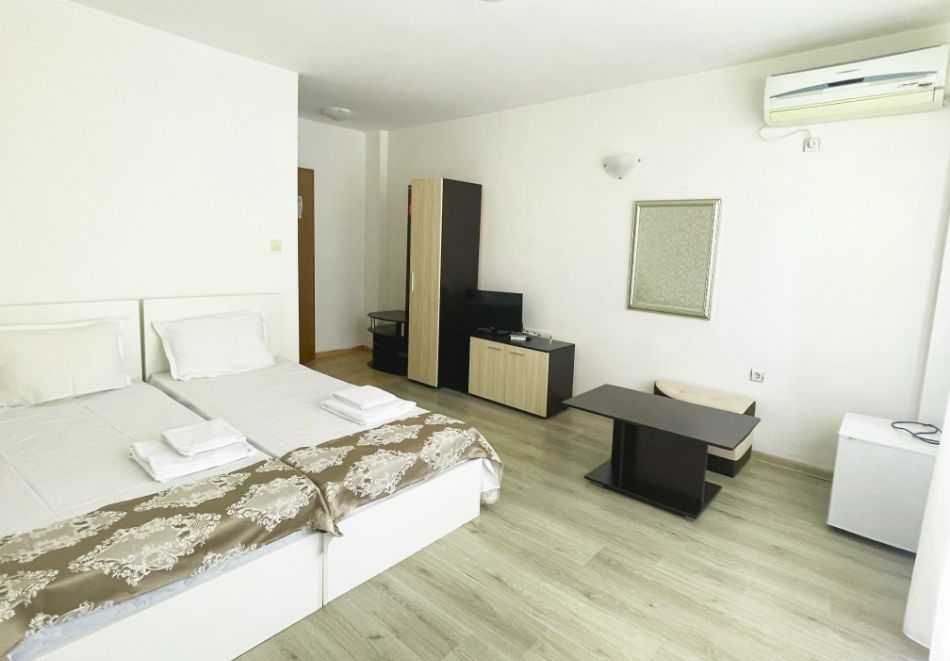 Продава се Хотел в с. Равда, Област Бургас - 1450 кв.м за 621 €/кв.м - Снимка #12