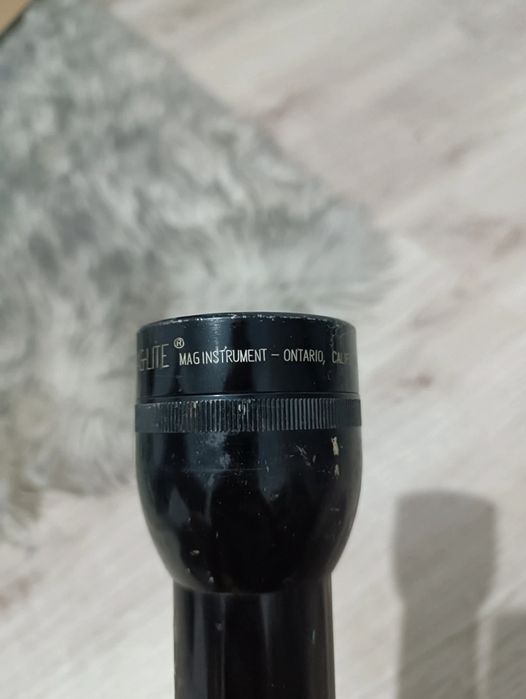 Lanterna militară MAG-LITE