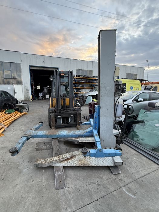 Elevator mobil 2.5 tone stare perfecta 2013