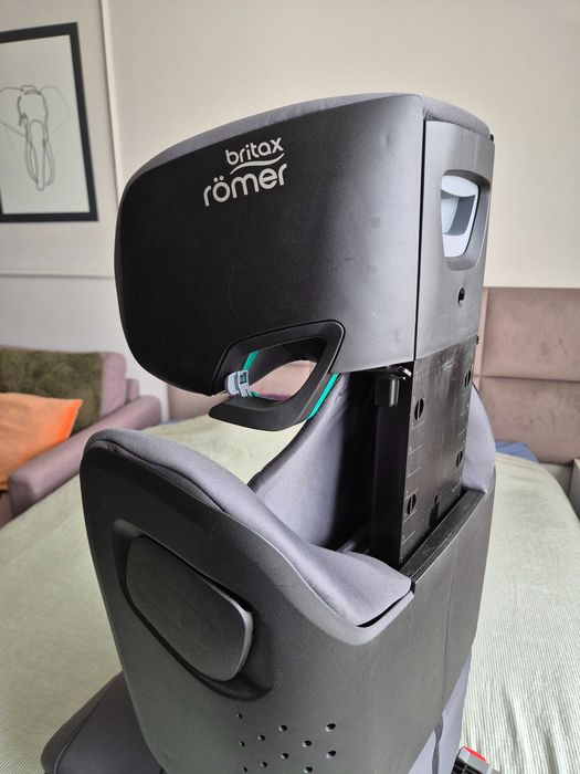 Ново детско столче Britax Römer Kidfix M i-Size (3.5 - 12год) с ISOFIX - имам в черно и сиво