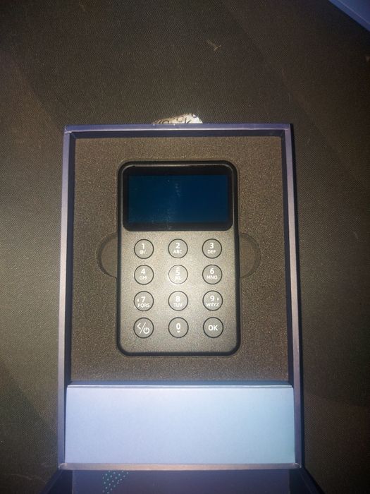 Криптокошелек SafePal X1