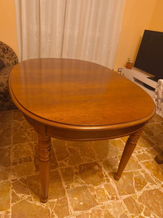 Scaune și mese din lemn masiv Italia