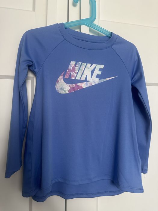 Продавам детски екип Nike