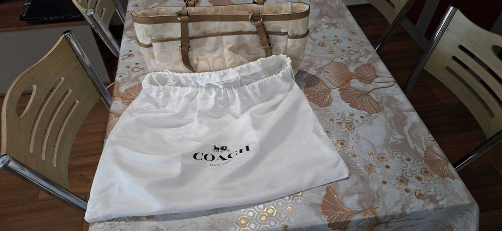 Кремаво-бежова дамска чанта  Coach - ОРИГИНАЛНА