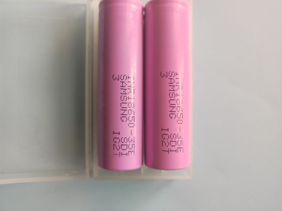 Vând acumulatori samsung 18650