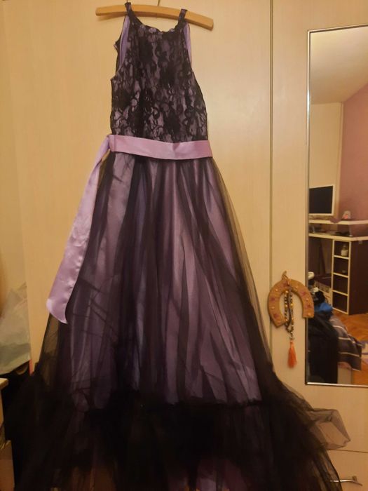 Vând rochii elegante pentru evenimente