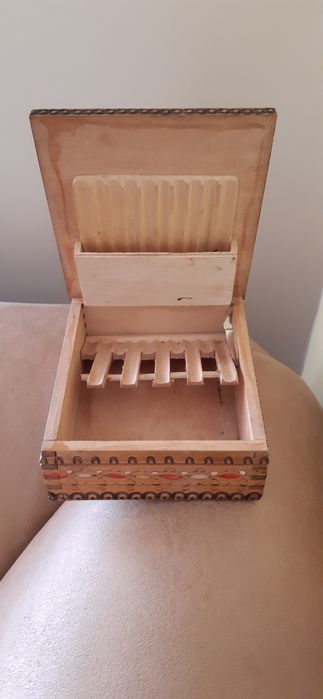 Стара дървена табакера