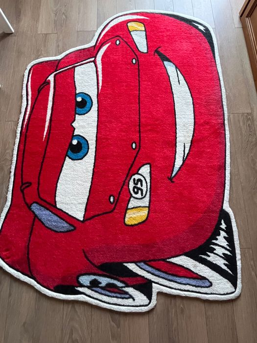 Детско килимче Маккуин.