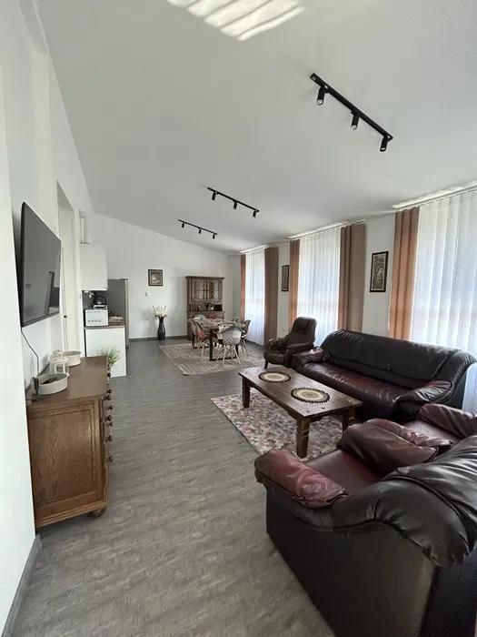 Четиристаен апартамент, под наем, Център