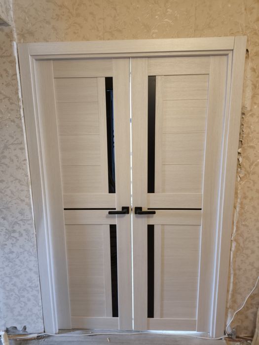 Установка дверей и доборов.