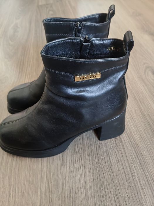 Продаются полусапожки на каблуке