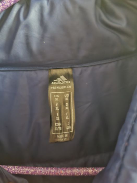 Vând 2 geci adidas una neagră și una albastră   preț pe bc