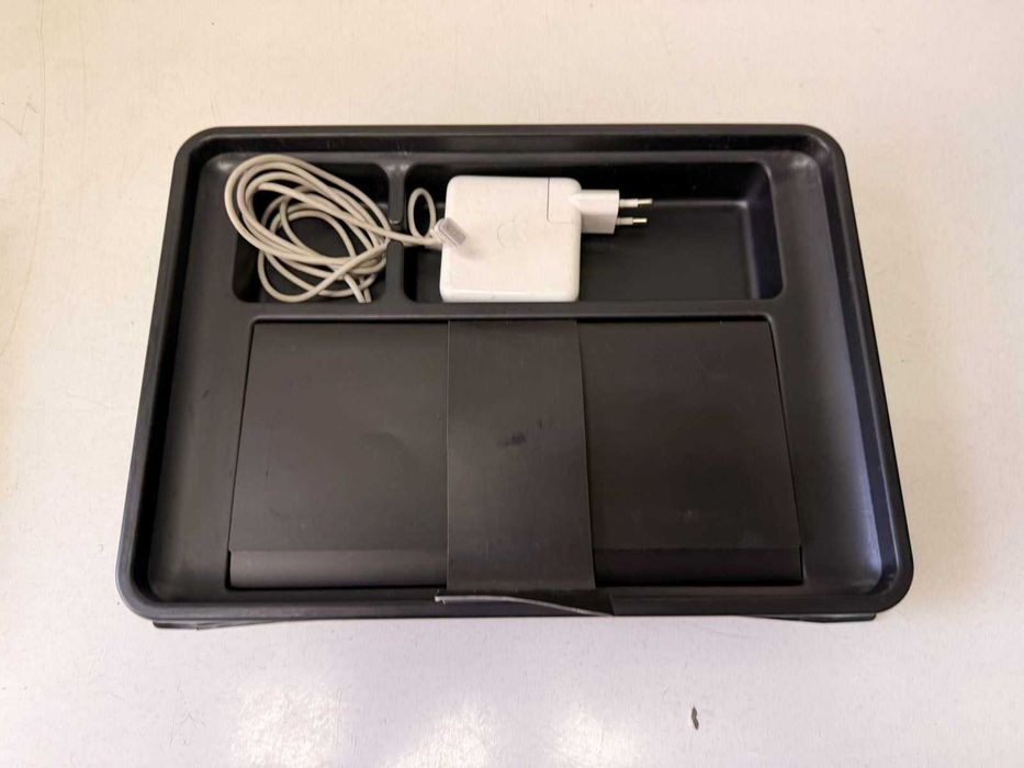 MacBook Pro 13 Unibody Mid 2009 – 8 GB RAM – Impecabil / Tinut in Carcasa + Geanta