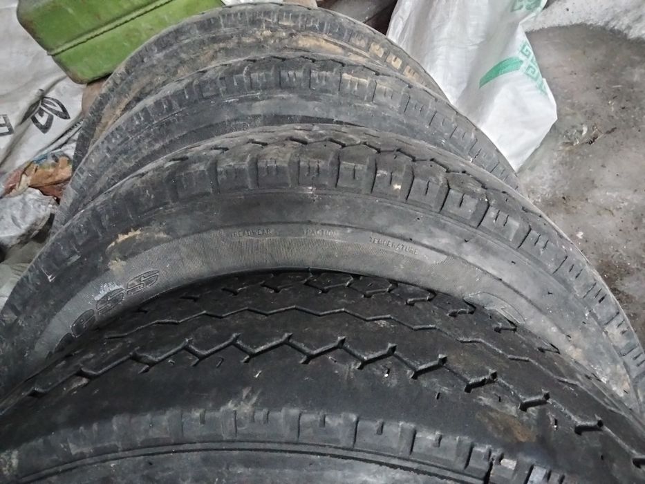 Продам резину на газель.