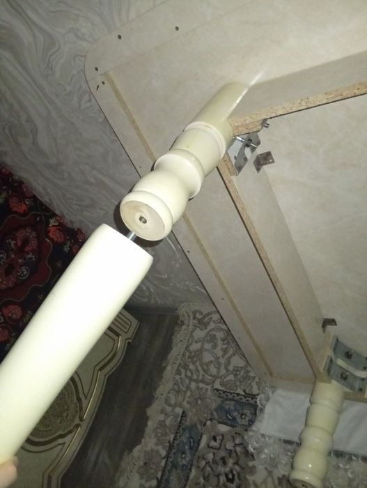 Mehmonxona uchun stol sutul