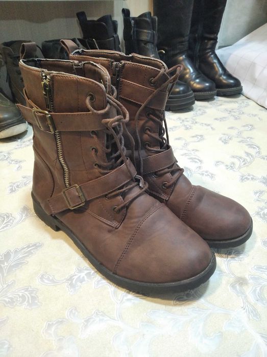 Сапоги, ботинки (размер 38).