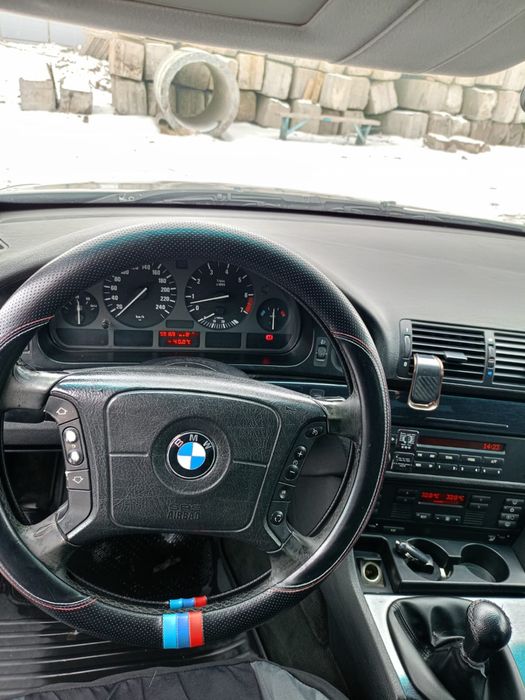 Продаётся  BMW 523i E39