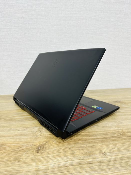 MSI Sword Core i7-16 Ядерный+RTX3050 Большой 17,3 экран