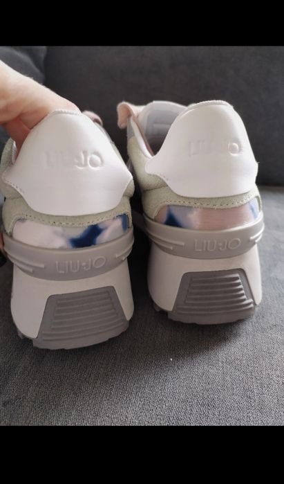 Liu jo,  nou cu eticheta