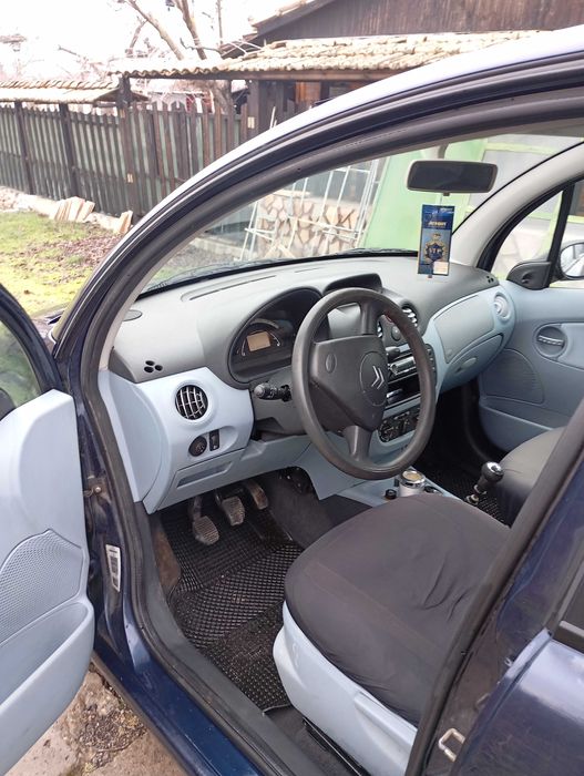 Продавам лек автомобил Ситроен