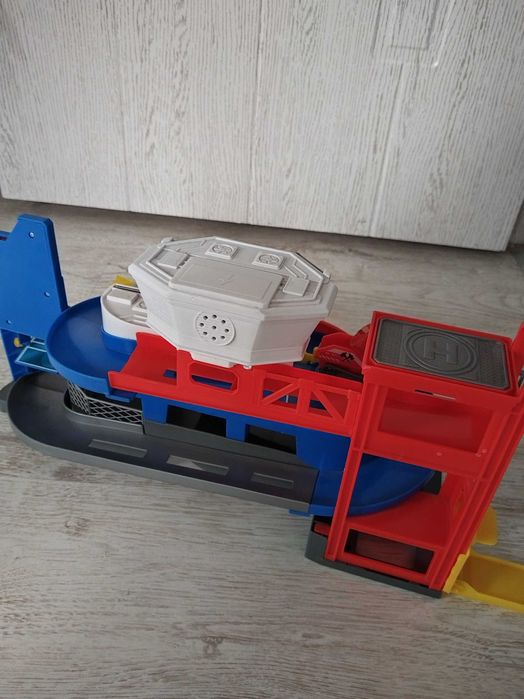 Писта,Спасителна станция !