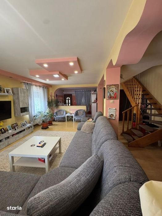 Vand casa complet utilata ,zona Damila