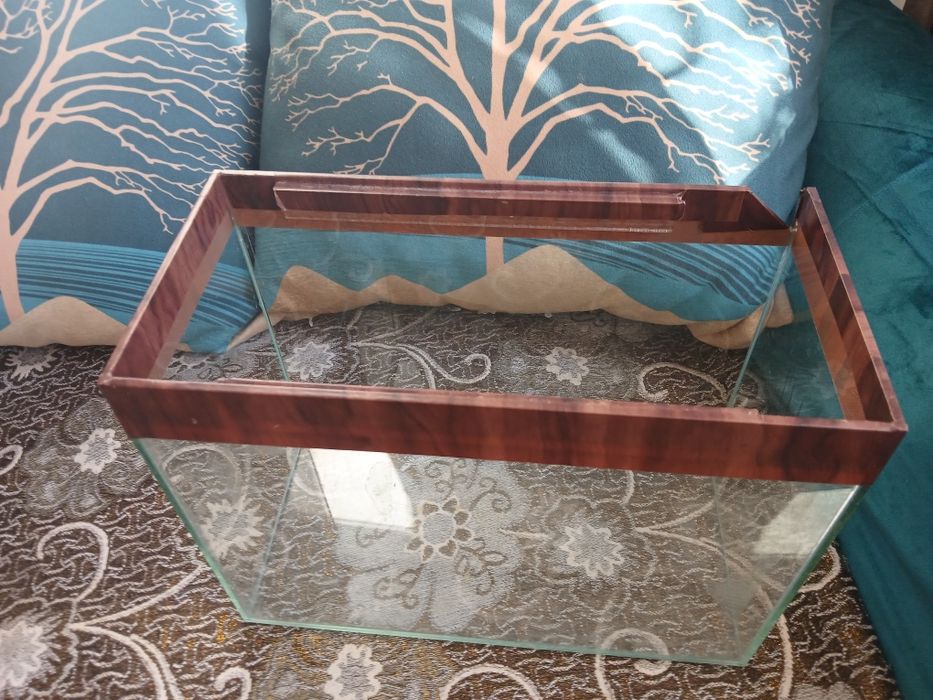 Аквариум 10 литров.  В хорошем целом состоянии