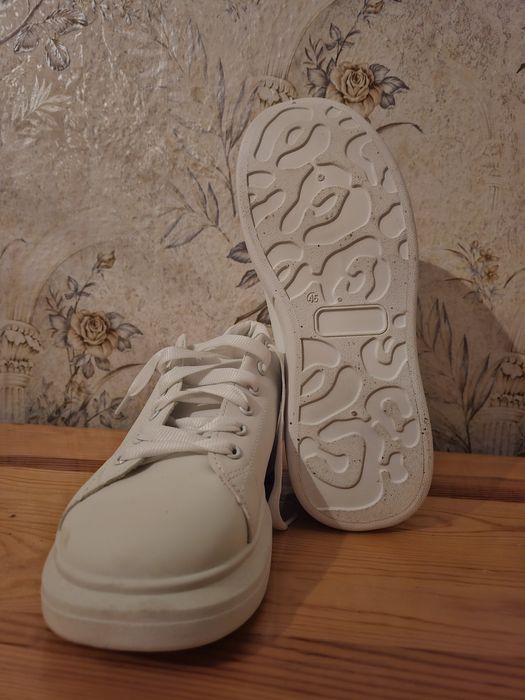 Бели Мъжки маратонки