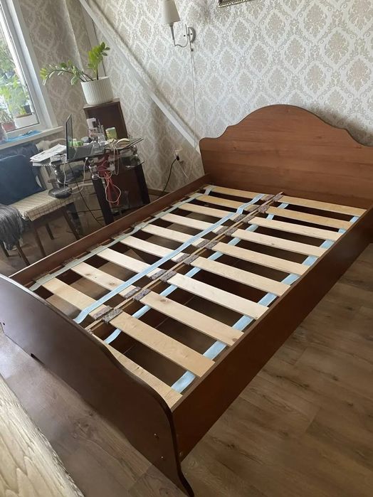 Продам кровать с матрасом 160*200