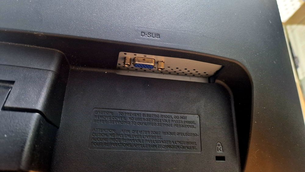 Монитор LG Flatron диагональ 20