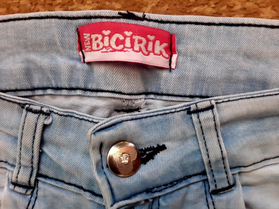 Продам джинсы на девочку