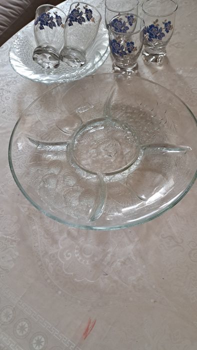 Продам сервиз золотого цвета