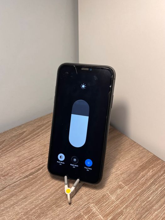 iPhone 11, 64 ГБ, SIM + eSIM