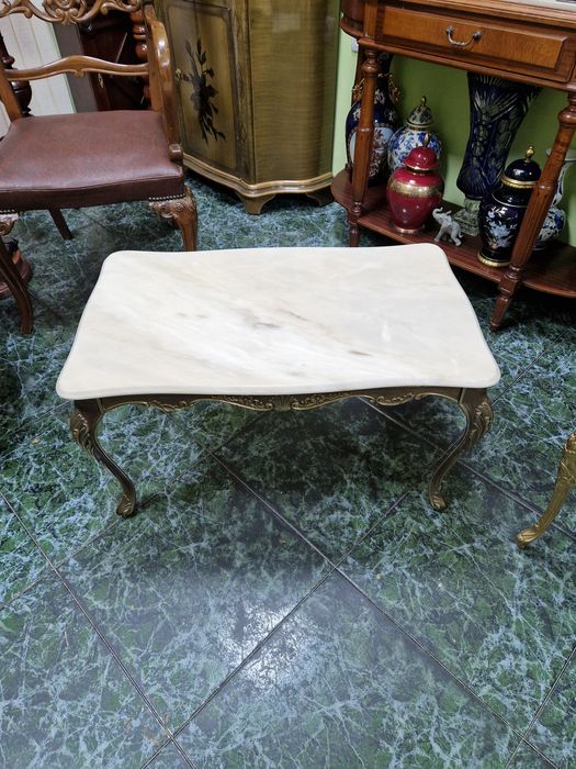 Страхотна английска бронзова белгийска масичка с мраморен плот