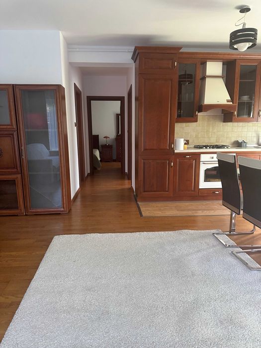 Apartament cu 3 camere si gradina de inchiriat direct proprietar