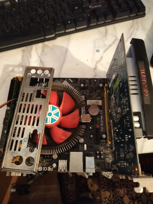 Продам материнскую плату